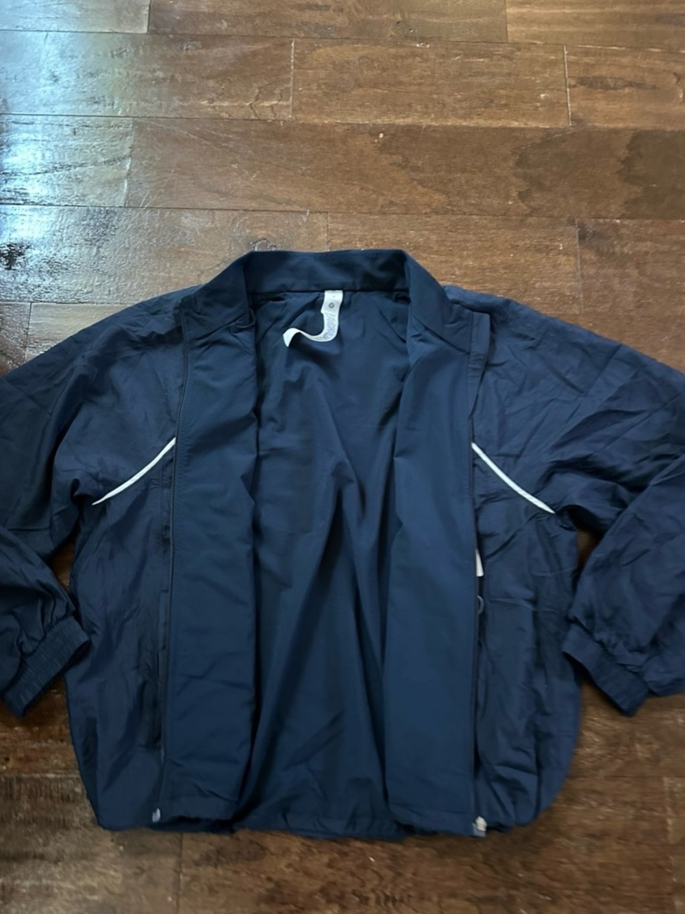 Lululemon License to Train Lightweight Jacket-navy size 8 NWT - Picture 5 of 10